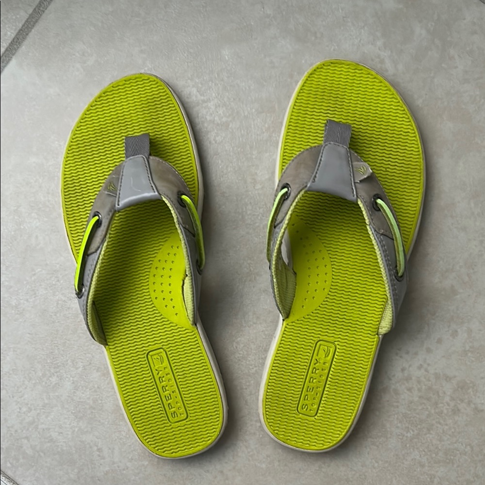 Sperry Topsider Flip Flops size 7.5